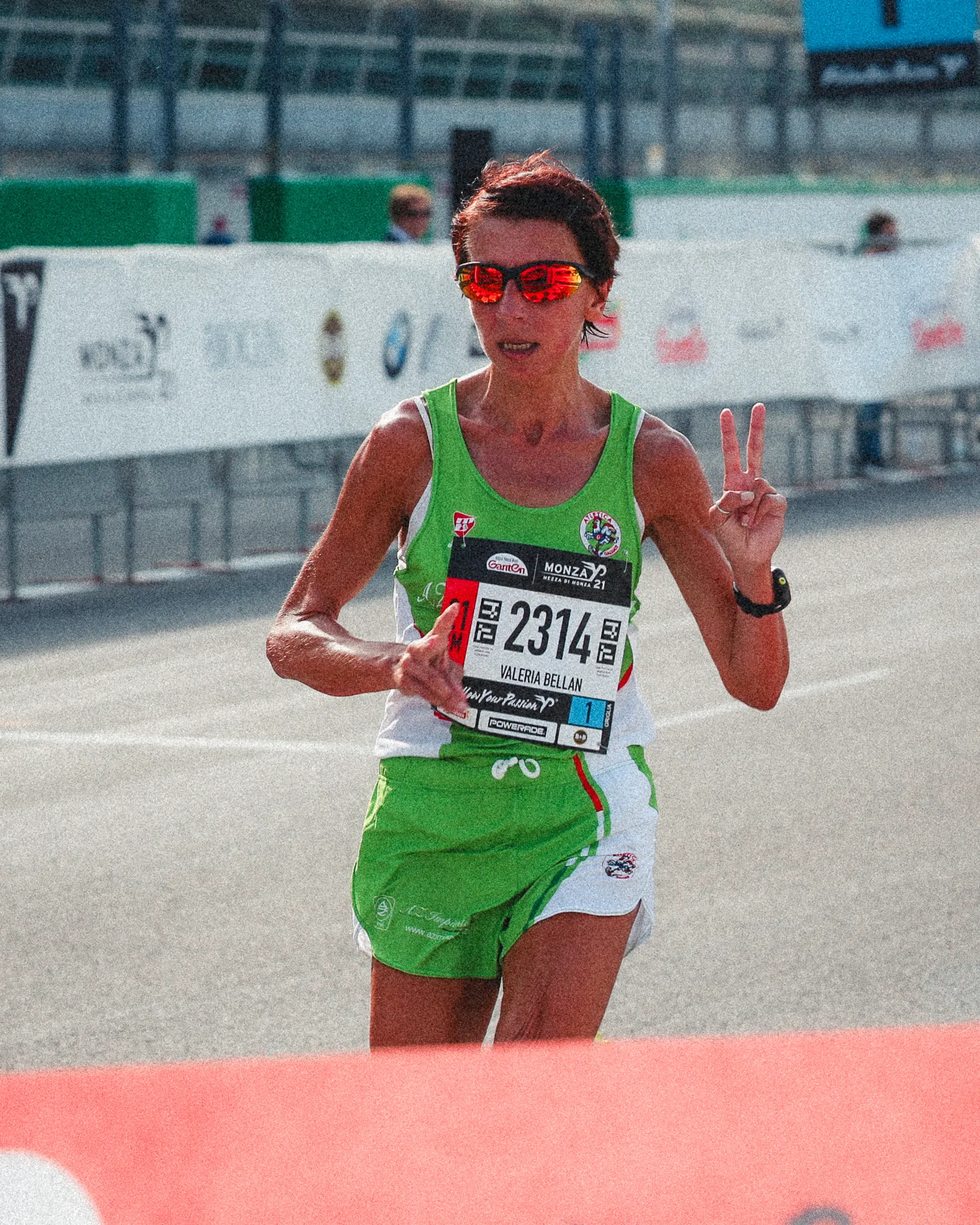 salomon-running-runner-woman-winner